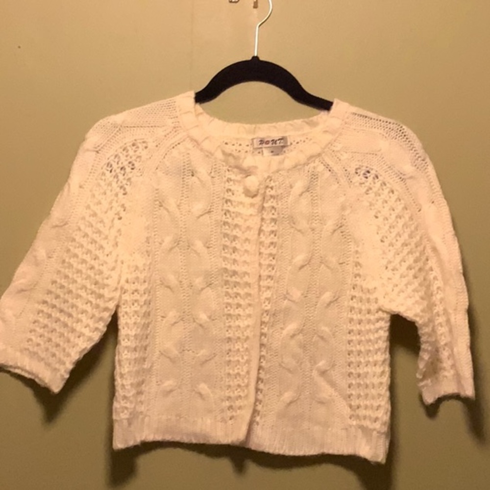 POUT CABLE SWEATER SIZE MEDIUM NWOT